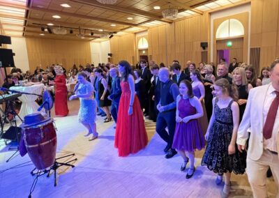 LineDance im kleinen Saal mit Oksana und vielen jungen Ballbesuchern